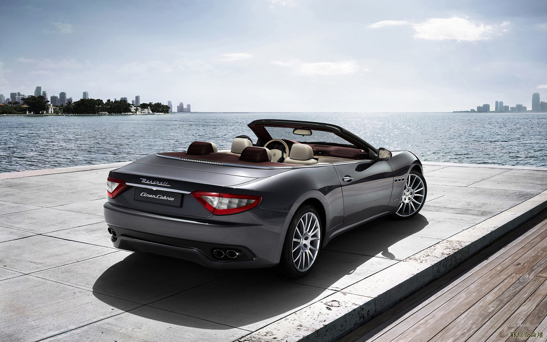 Maserati_grancabrio_121_1920x1200.jpg