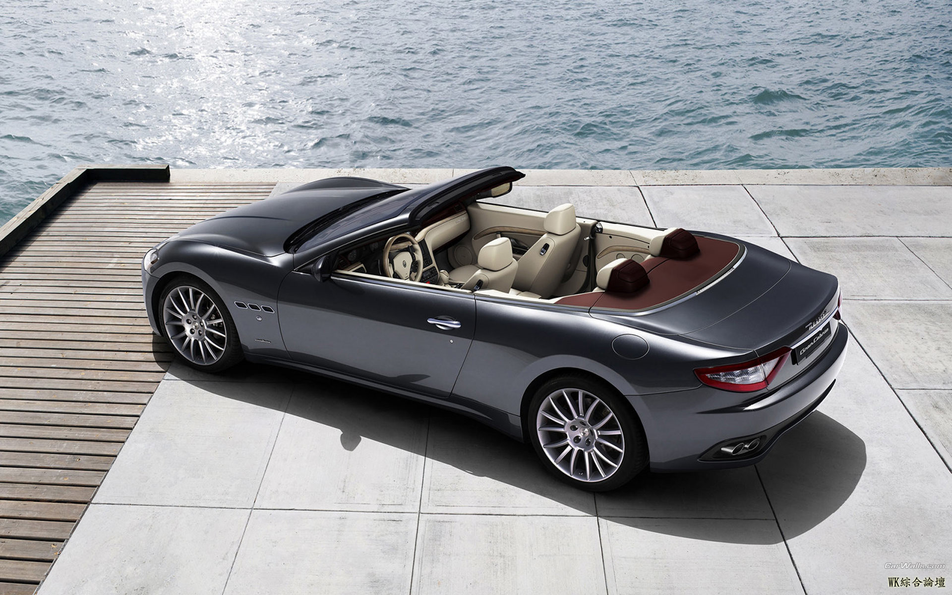 Maserati_grancabrio_123_1920x1200.jpg